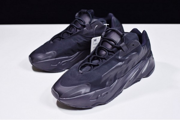 Adidas Yeezy Boost 700 MNVN "Triple Black" Triple Black FV4440